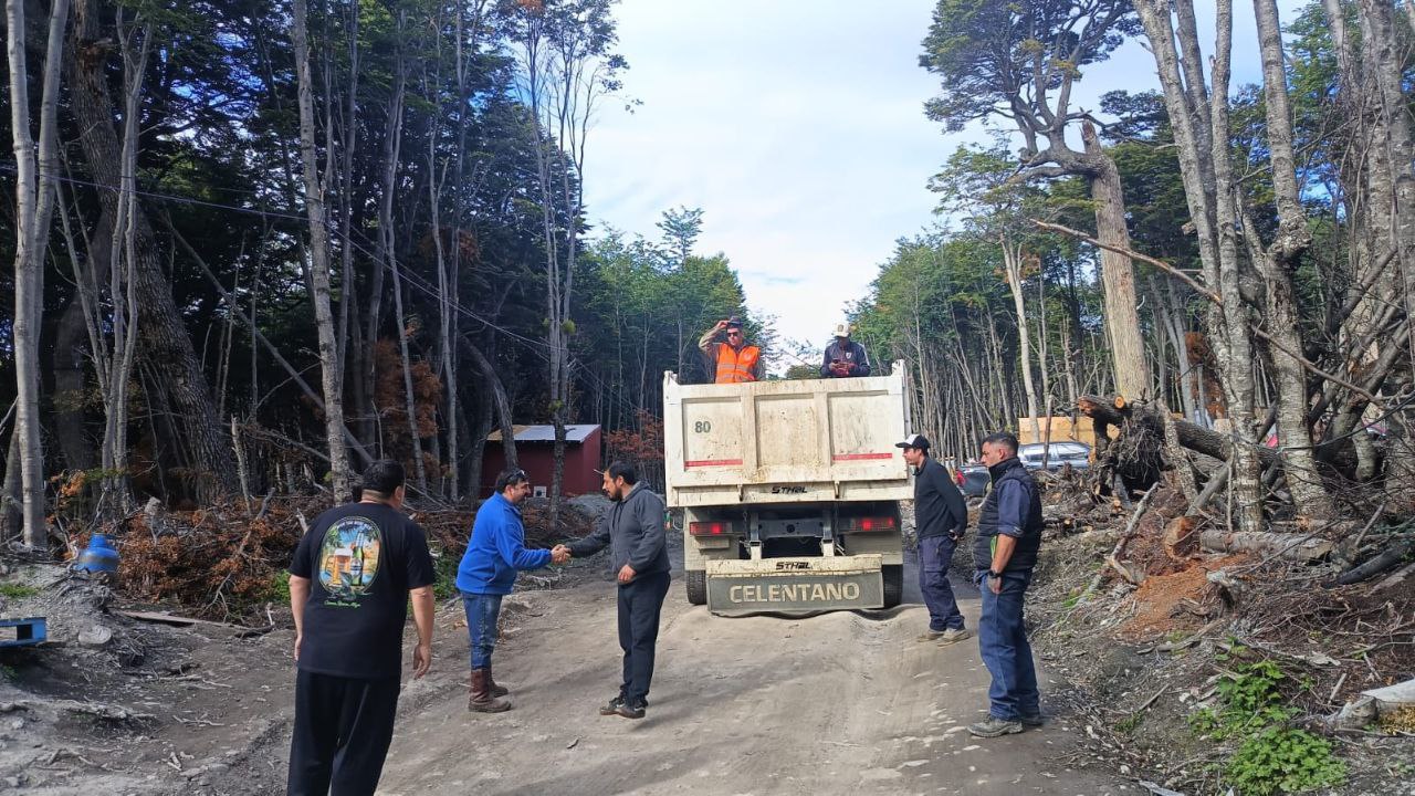 Se realizó una jornada de limpieza en el barrio Dos Banderas