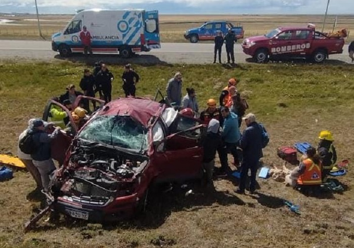 Una camioneta volcó en la Ruta n°3