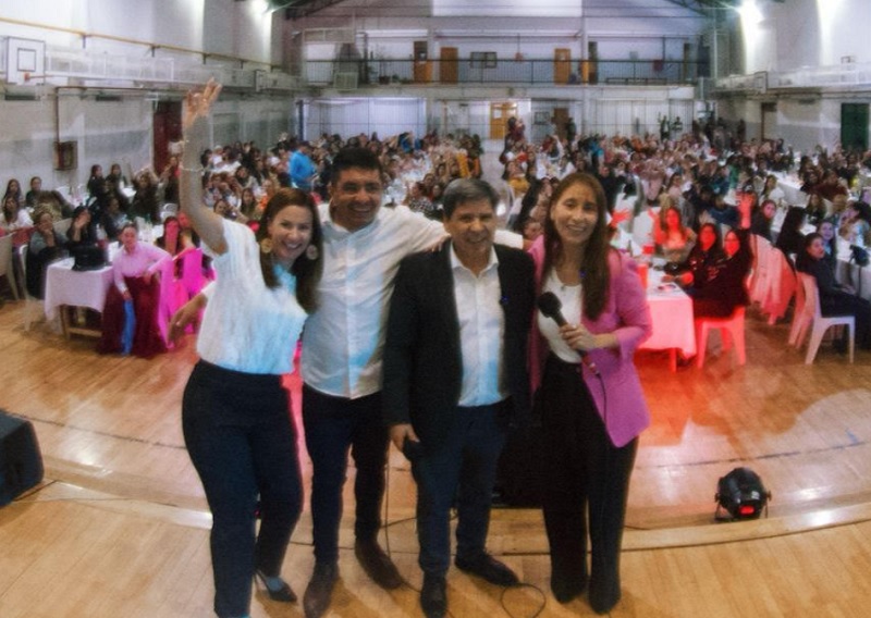 La senadora López y el legislador Pino homenajearon a más de 500 mujeres de Tolhuin